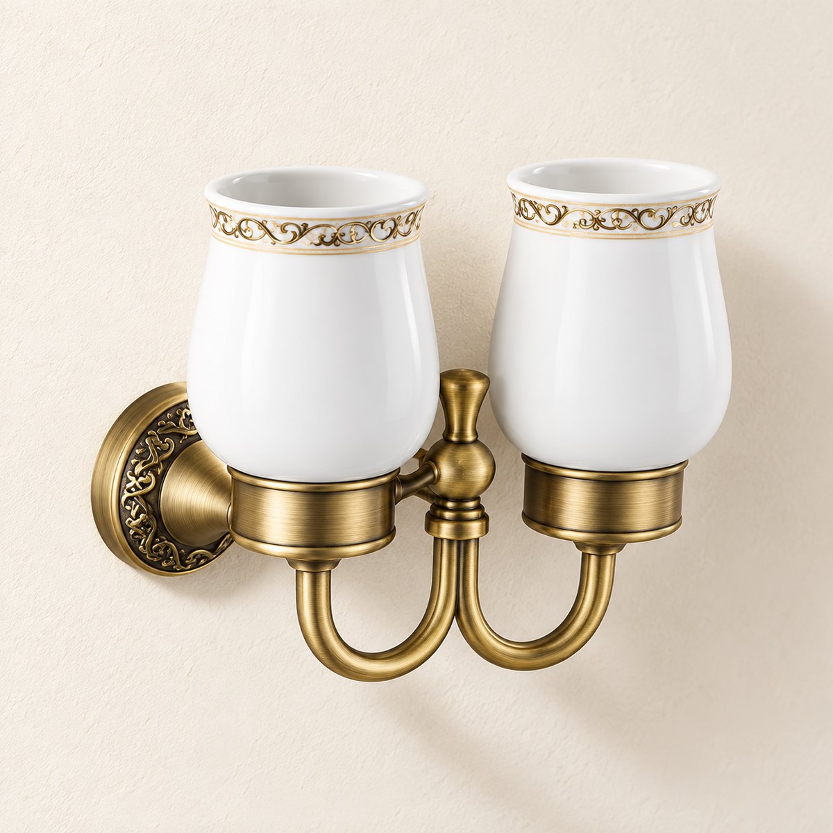 Porte-gobelets double Héritage — bronze antique sur fond beige