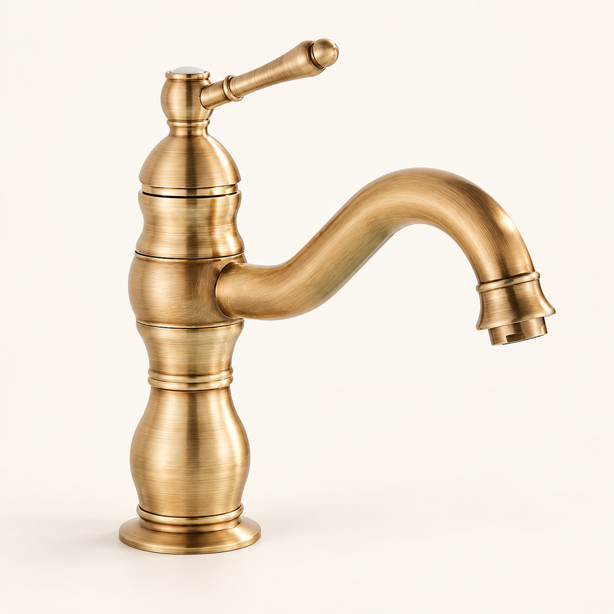 Robinet de lavabo court en laiton finition antique — vue studio Brasselle